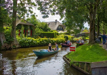 Giethoorn, The Dutch Fairytale with Private Boat and Visit Afsluitdijk
