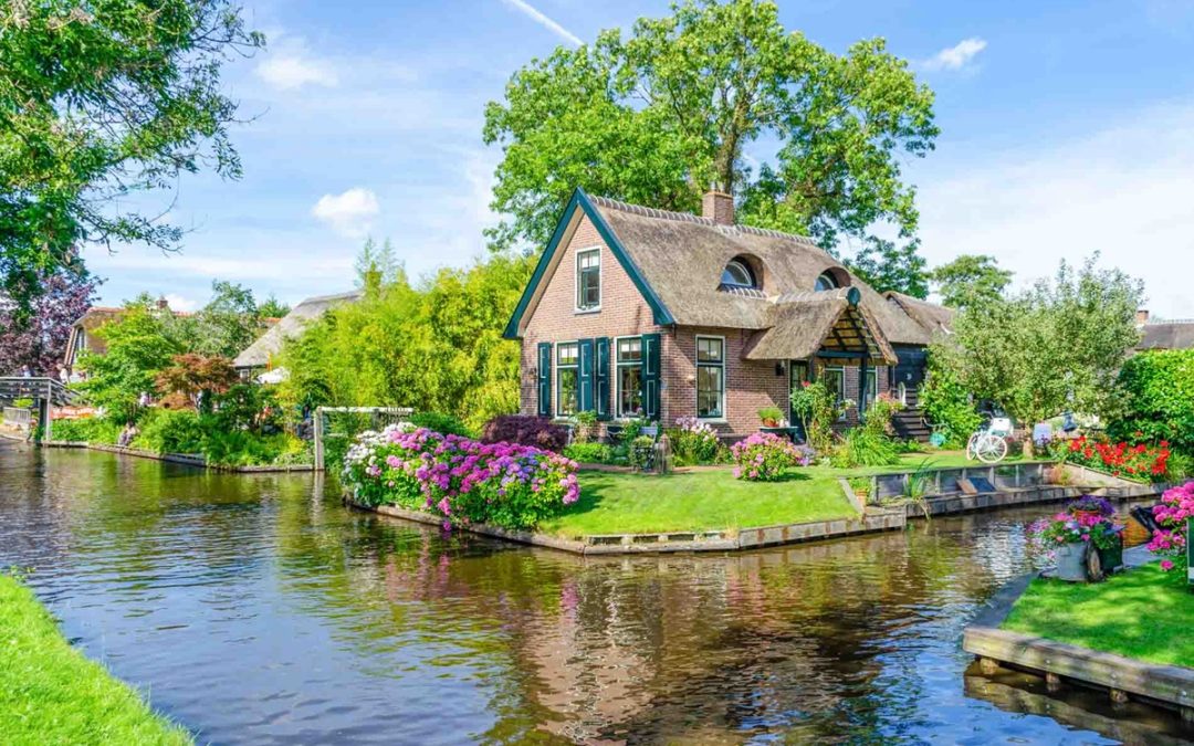 Giethoorn & Volendam Small-Group Day Trip