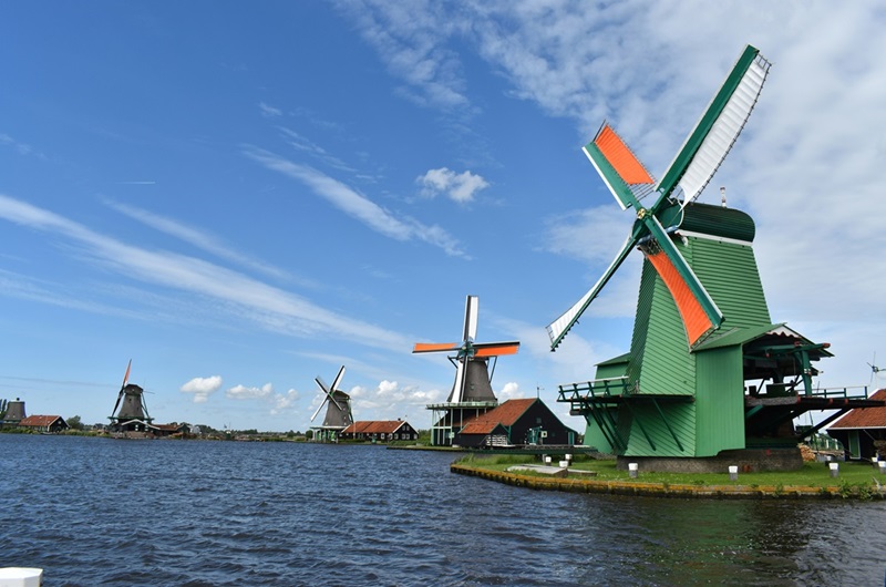 6,5 Stunden Tour durch Zaanse Schans Windmühlen, Klompen und Käsefabrik, Volendam und Marken