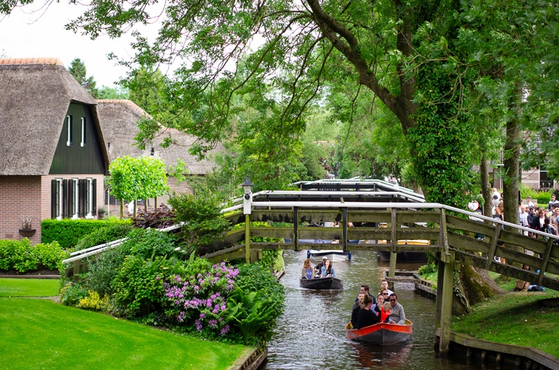 From Amsterdam: Giethoorn, Flevoland Polder Museum and Enkhuizen Day Tour